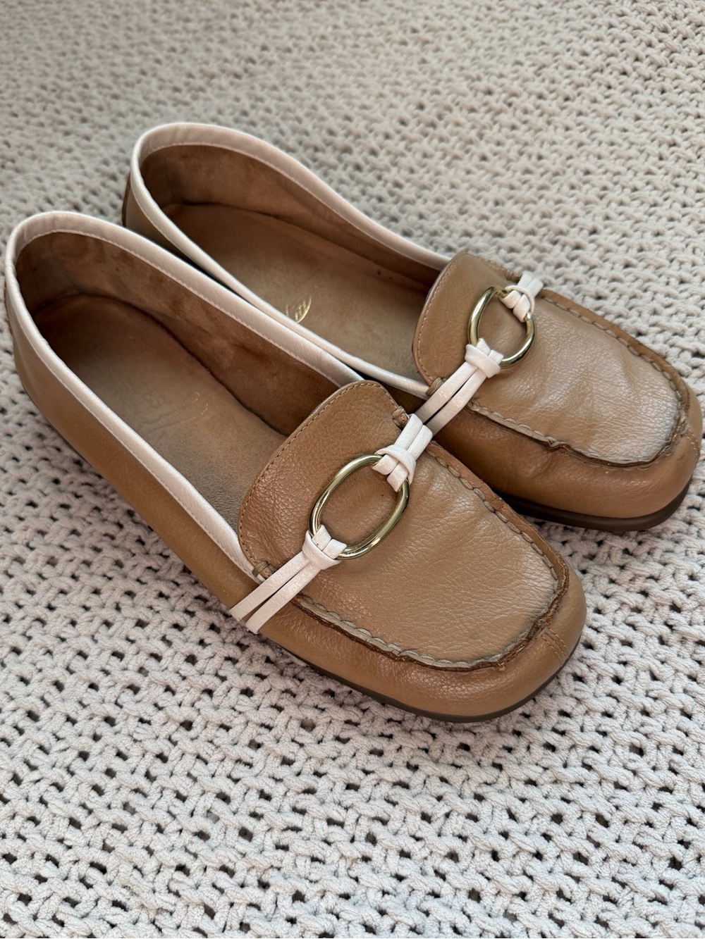 Aerosols Women's Dubious Tan Leather Loafers 8.5